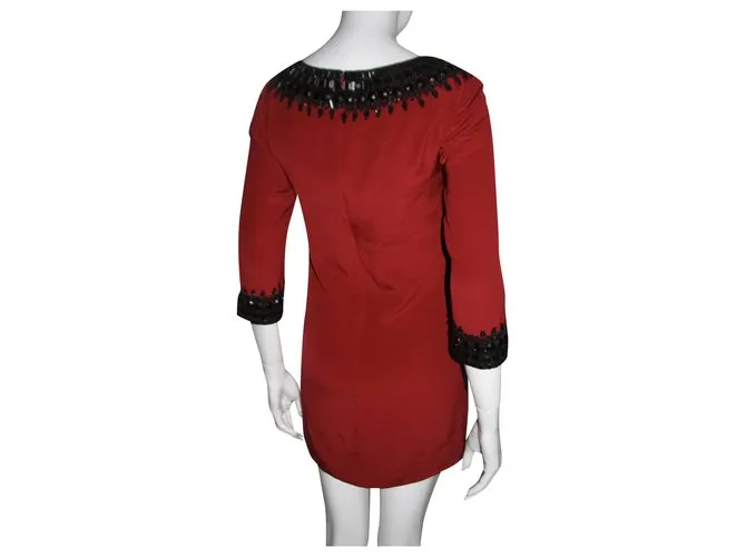 Marchesa Vestido de seda rojo sangre con adornos de metal. Negro Roja 